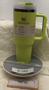 NEW IN BOX, BRITE YELLOW STANLEY 40oz TUMBLER B-345